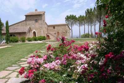 8 Exclusive vacation rentals apartments and 8 suites near Perugia in Umbria. This restored residence with pool and chapel is perfect for weddings
