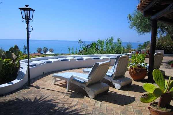Book now your vacation in Calabria private villa on the sea in Tropea in the province of Vibo Valentia in Calabria, rent this beautiful private villa