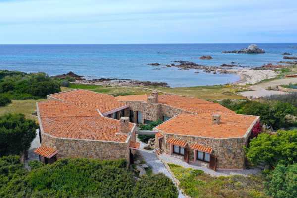 rental villa with private access to the beach near Santa Teresa di Gallura in northern Sardinia with 4 sea view rooms in Santa Teresa for rent