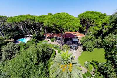 Book now your vacation in Tuscany private villa with pool on the sea for rent in Castiglione della Pescaia, rent this vila in Roccamare, with pool, Tu